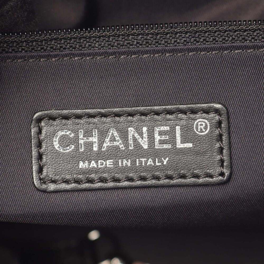 CHANEL Black Leather Tote Bag - Picture 4 of 8